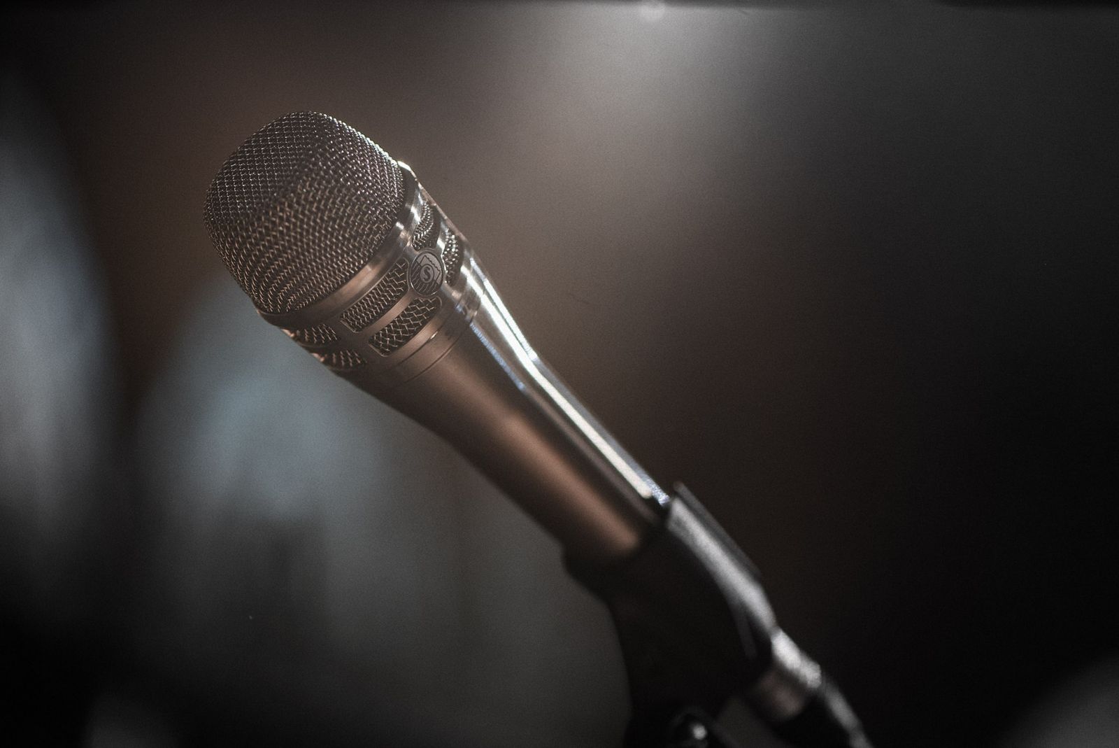 How to Choose the Best Mic for the Pastor Shure USA